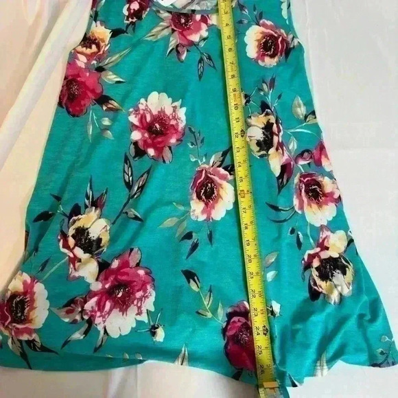 NWT! Be Stage Green with Floral Design Summer Top with Open Cross Back (2X) - Picture 9 of 11